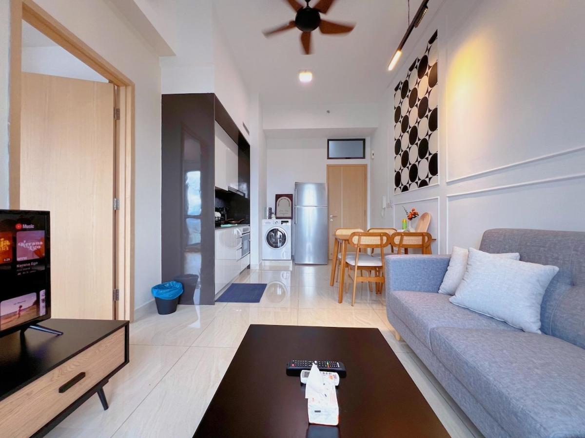 The Luxe 4px With Balcony Near Quill Mall & Monorail Medan Tuanku Apartment