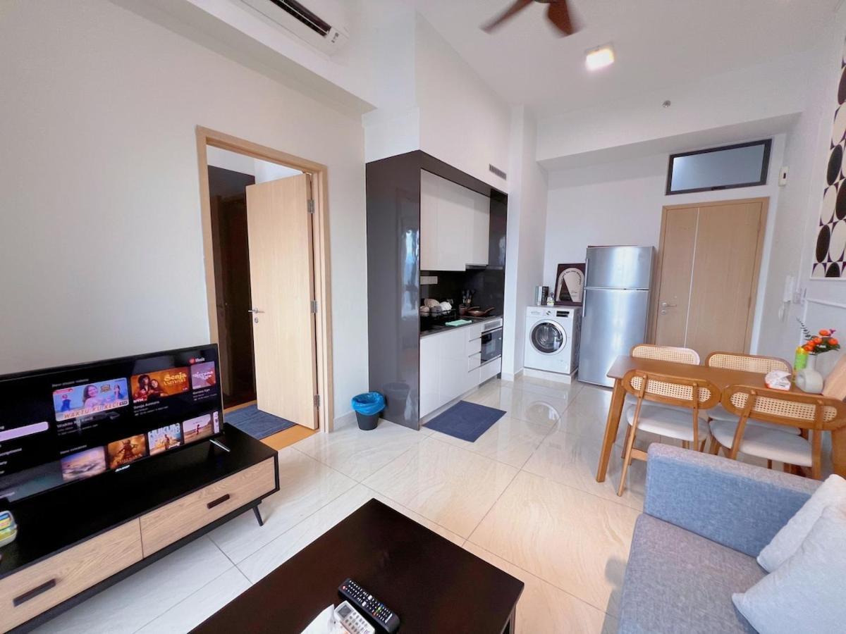 The Luxe 4px With Balcony Near Quill Mall & Monorail Medan Tuanku Pangsapuri Kuala Lumpur